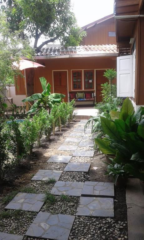 Luna Guesthouse 2 Chiang Mai Exterior foto