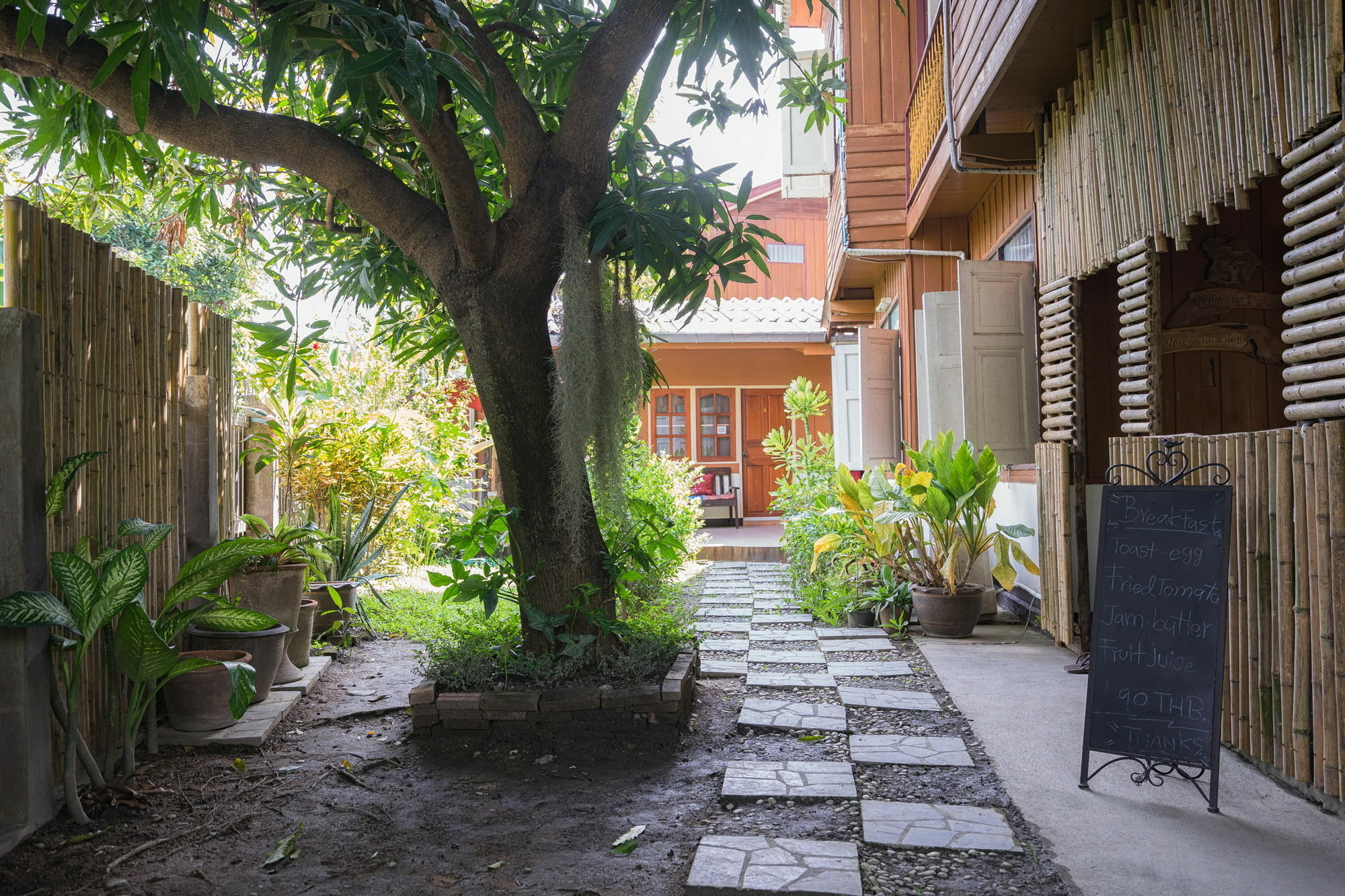 Luna Guesthouse 2 Chiang Mai Exterior foto